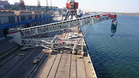 TS Rail Mounted Shiploader in operation